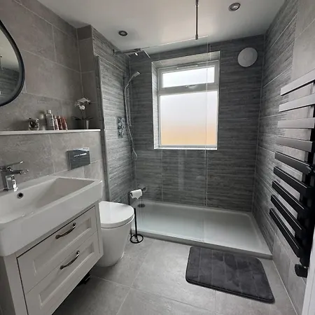 Seaside Getaway - Roebuck 펜션 *